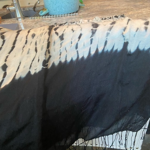 Black and white tye dye pashmina/scarf - Picture 2 of 6